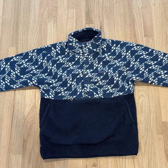 Patagonia Men's Blue and White Patterned Zip Up Sweater